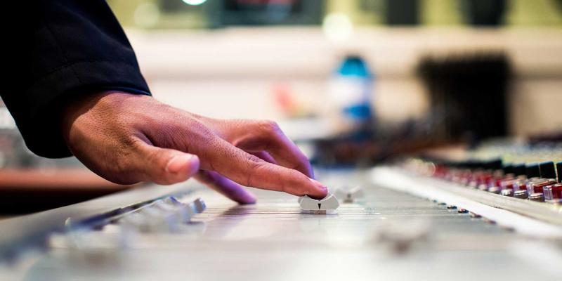 油痘肌夏日SPA级护理：从清洁到造型的完整抗痘美容方案