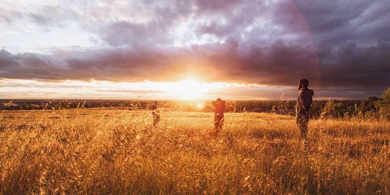 美容觉的科学依据：睡眠周期如何驱动肌肤自我修复 | 专业护理与SPA服务指南